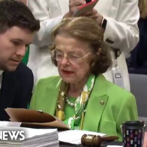 Feinstein appears confused during Senate committee vote, told to 'just say aye'