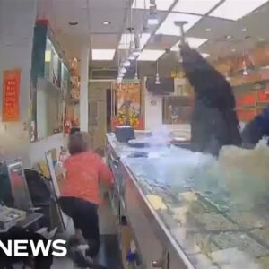 Video shows armed thieves ransack California jewelry store