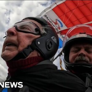 106-year-old Texas man takes back oldest skydiver record